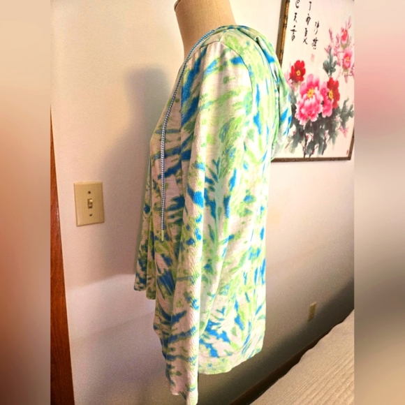 BELLE BY KIM GRAVEL BLUE & GREEN TIE-DYED HOODIE SHIRT WITH POCKETS. SIZE LARGE. - Picture 4 of 9